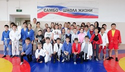 Камызякские спортсмены из семей мобилизованных получили новую экипировку