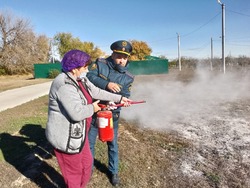 В Камызякском районе для сотрудников интерната провели противопожарный инструктаж 