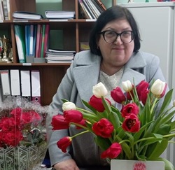 Директора камызякского детского центра поздравили с юбилеем