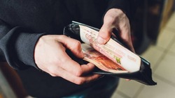 Камызякского предпринимателя наказали за невыплату зарплаты