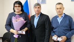 Новоиспеченным депутатам Совета МО «Камызякский район» вручили удостоверения