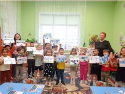 Художница провела мастер-класс в камызякском детсаду