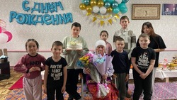 Камызякских долгожителей поздравили от имени губернатора