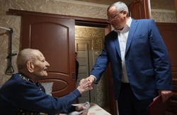 Камызякца – ветерана ВОВ поздравил Игорь Мартынов 