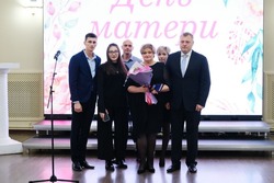 Медали «Материнская слава» удостоена председатель Камызякского общества многодетных 