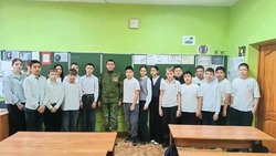 Участник СВО встретился с камызякскими школьниками