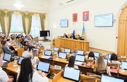 Астраханский губернатор провёл совещание с наставниками программы «Победоносец»