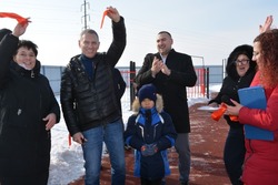 В Камызякском районе торжественно открыли спортплощадку