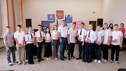 Камызякским активистам «Движения Первых» вручили паспорта