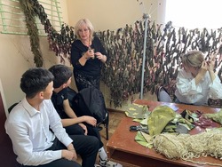 Ещё одно село Камызякского района запустило акцию по плетению маскировочных сетей