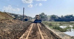 В Камызякском районе продолжается грейдирование дорог