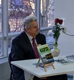 Камызякский поэт представил землякам новую книгу