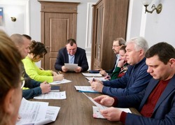 Глава Камызякского района провел оперативное совещание