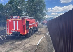 В Камызякском районе сгорело подворье