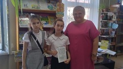 В Камызяке открылась выставка «Здравствуй, школьная пора!»