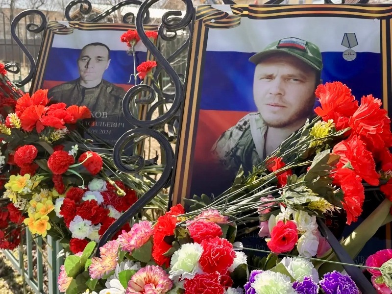 В Камызякском районе открыли мемориальные плиты героям