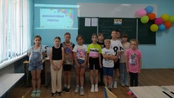 Камызякские школьники проводят каникулы на летней отработке