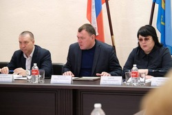 В Камызяке на Совете глав обсудили проблемы вывоза ТКО