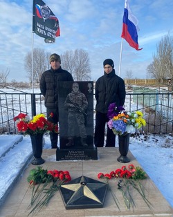 В Камызякском районе открыли памятник Герою СВО