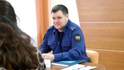 На вопросы камызякцев ответил природоохранный прокурор