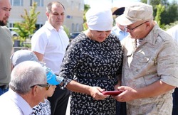 Матери погибшего на Украине камызякца вручили орден Мужества
