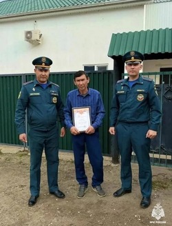 Житель Камызяка спас пожилую соседку на пожаре