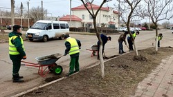 Камызякские коммунальные службы продолжают весеннее благоустройство города