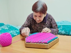 Жители Волго-Каспийского дома-интерната создают уникальные декоративные изделия