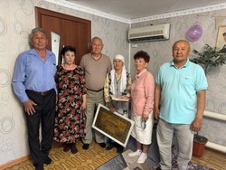 В Камызякском районе поздравили с юбилеем заслуженную труженицу