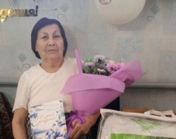 Камызякцы поздравили с юбилеем сельскую труженицу