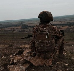 Боец из Камызяка награжден медалью Жукова   