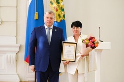 Камызякских коммунальщиков наградил губернатор Игорь Бабушкин