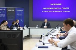   Глава Астраханской области встретился с представителями общества «Знание»