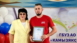 Камызякские медработники получили награды в честь профессионального праздника