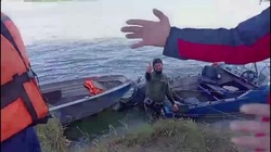 Рыбаки-москвичи оказались на острове в Камызякском районе