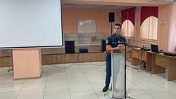 Камызякскую школу посетил спасатель 