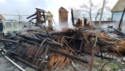 В Камызякском районе из-за взрыва газа сгорел дом