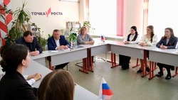 С камызякскими подростками обсудили важность патриотизма