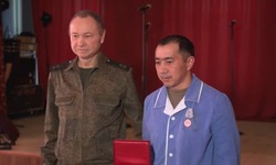 Жителя Камызякского района наградили медалью «За отвагу»