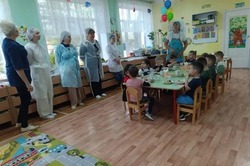 Родители камызякских малышей проверили качество их питания 
