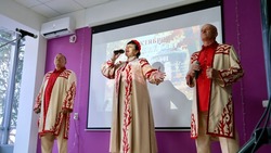 В Камызяке поздравили представителей старшего поколения