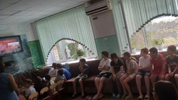  Воспитанников камызякского детского центра познакомили с театральным закулисьем
