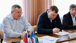 Игорь Мартынов провёл приём граждан в Камызяке