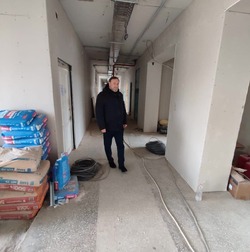 Министр здравоохранения посетил строящиеся медобъекты в Камызякском районе