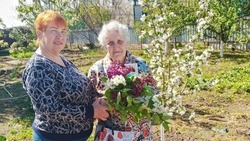 Камызякского ветерана педагогики поздравили с юбилеем