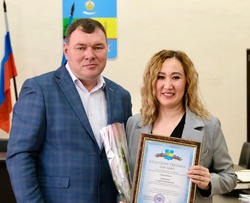 Работников бытового обслуживания и ЖКХ наградили в Камызяке