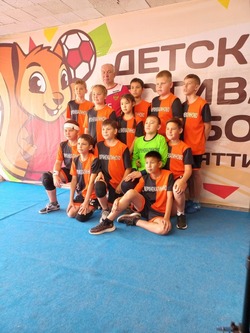 Камызякские гандболисты вернулись с международного фестиваля гандбола 