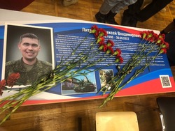 Камызякцы отметили день рождения земляка-героя