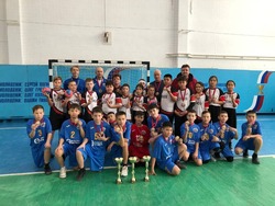 Сборная Камызякского района заняла первое место в турнире по гандболу в Волгограде