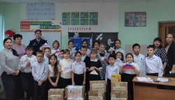 Камызякский солдат, вернувшись из армии, поблагодарил родную школу за поддержку